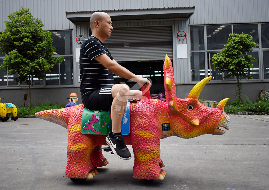 三角恐龍恐龍車，商場(chǎng)騎的三角龍，三角龍童車